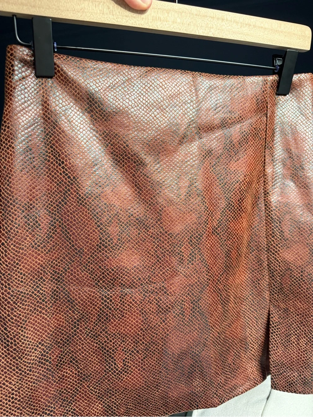 House of Harlow 1960 sleek leather
